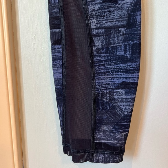 Lululemon Pattern Legging with Mesh - Picture 4 of 5